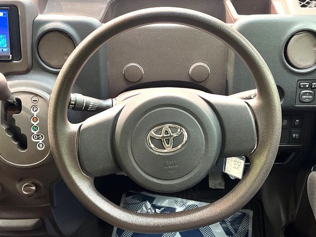TOYOTA SPADE 2012