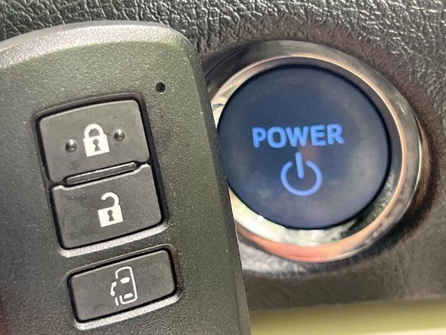 TOYOTA SIENTA HYBRID 2018