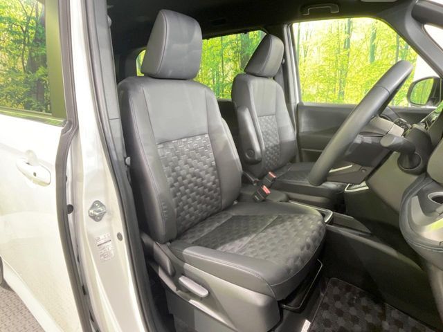 TOYOTA VOXY HYBRID 2024