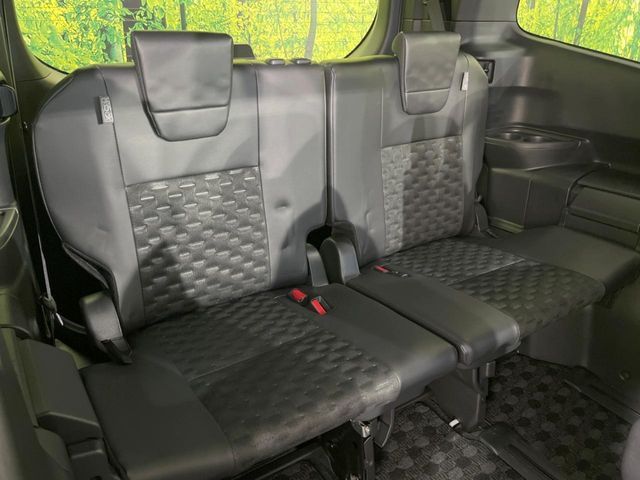 TOYOTA VOXY HYBRID 2024