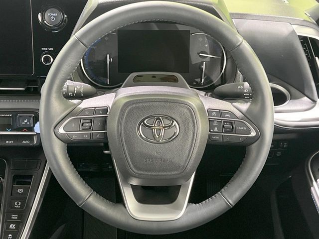 TOYOTA VOXY HYBRID 2024