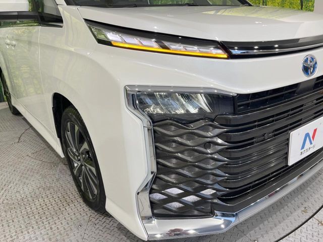 TOYOTA VOXY HYBRID 2024