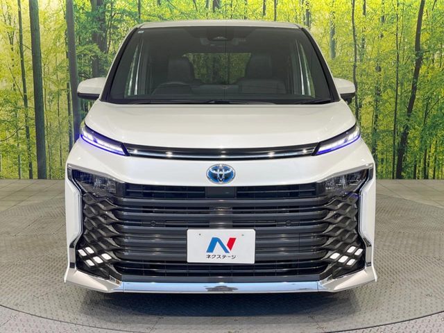 TOYOTA VOXY HYBRID 2024