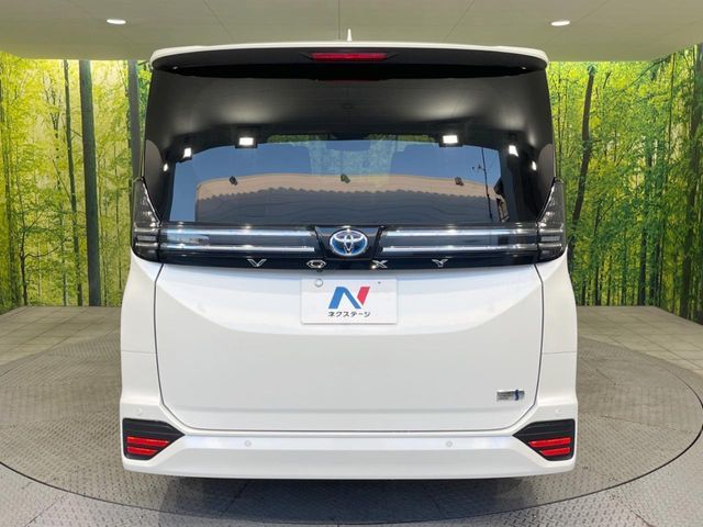 TOYOTA VOXY HYBRID 2024