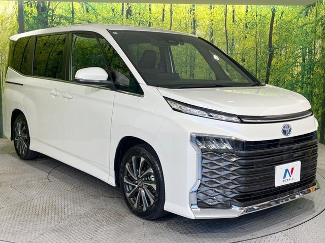 TOYOTA VOXY HYBRID 2024