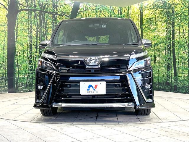 TOYOTA VOXY 2019