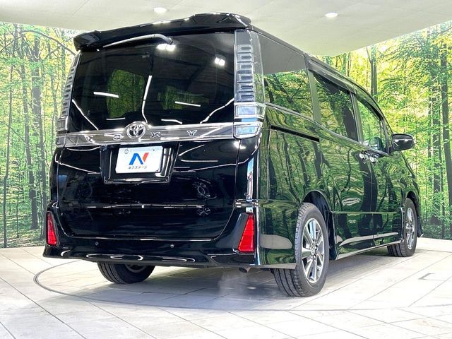 TOYOTA VOXY 2019
