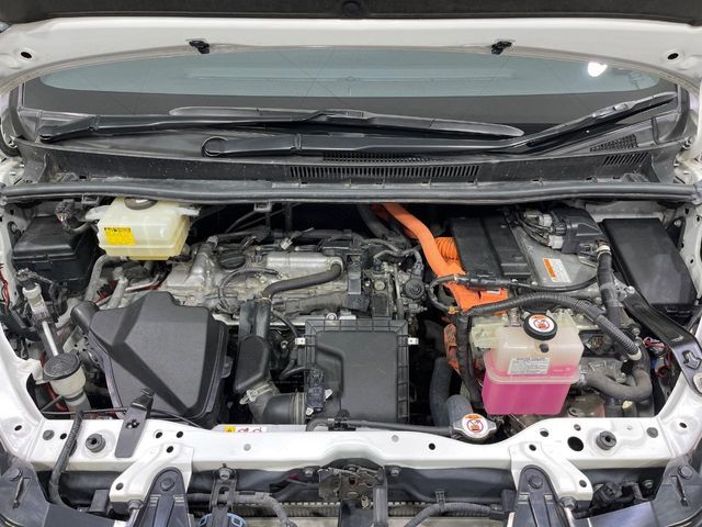 TOYOTA ESQUIRE HYBRID 2018