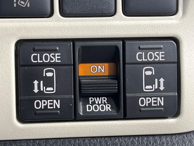 TOYOTA NOAH HYBRID 2019