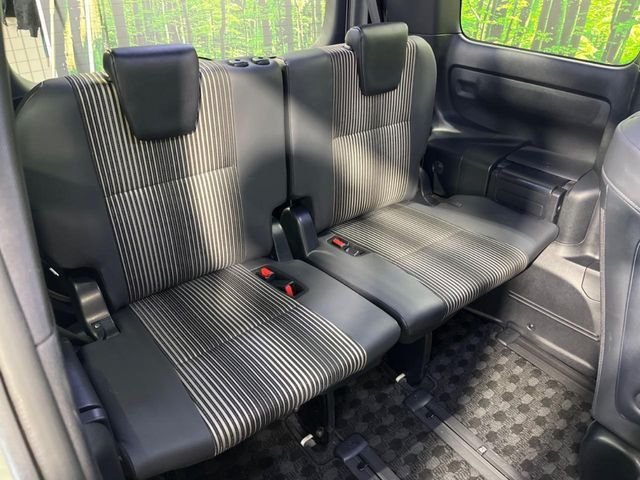 TOYOTA NOAH HYBRID 2019