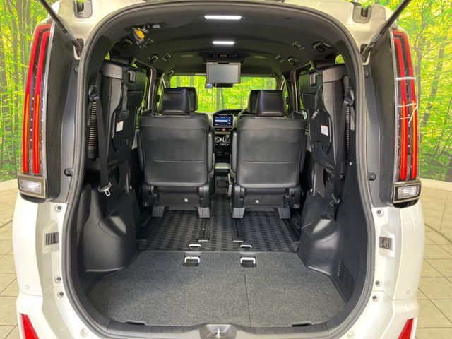 TOYOTA NOAH HYBRID 2019