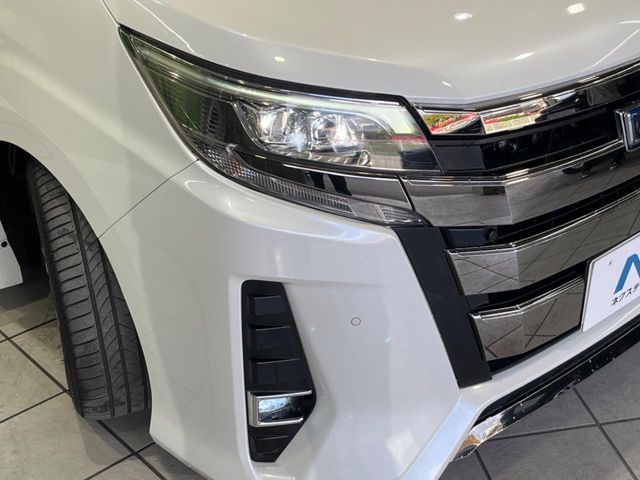 TOYOTA NOAH HYBRID 2019