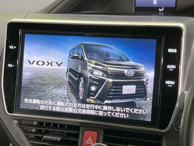 TOYOTA VOXY 2017