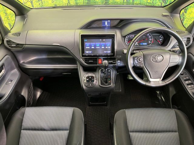 TOYOTA NOAH 2014