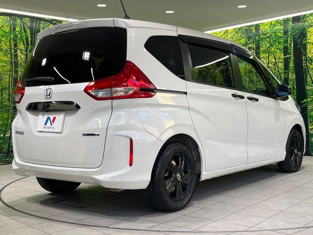 HONDA FREED HYBRID 2024