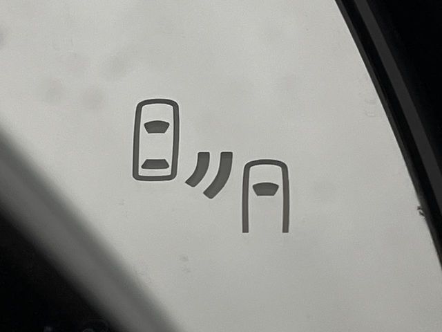 TOYOTA NOAH HYBRID 4WD 2023