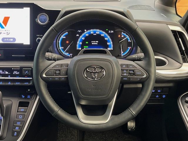 TOYOTA NOAH HYBRID 4WD 2023