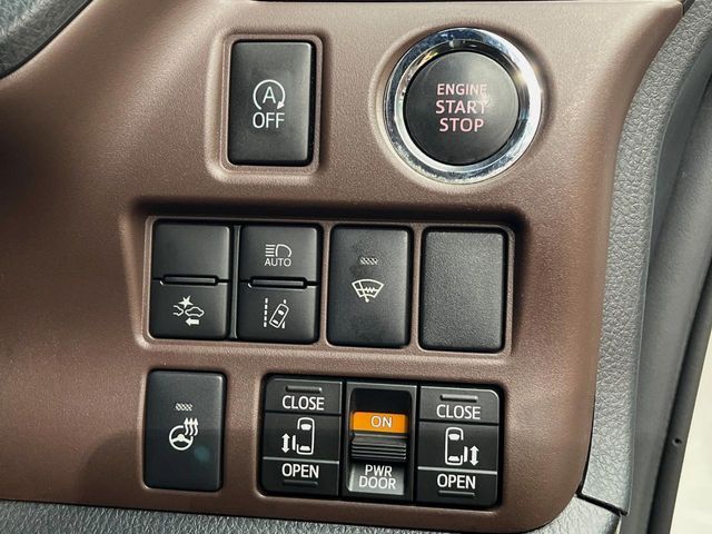 TOYOTA ESQUIRE 4WD 2018