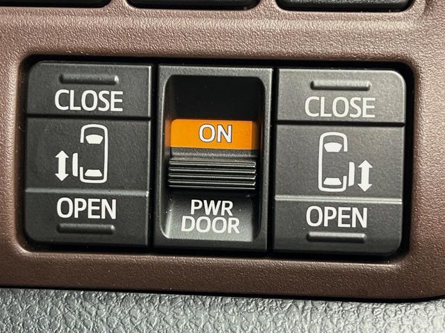 TOYOTA ESQUIRE 4WD 2018