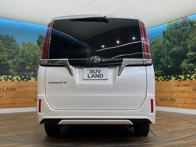 TOYOTA ESQUIRE 4WD 2018