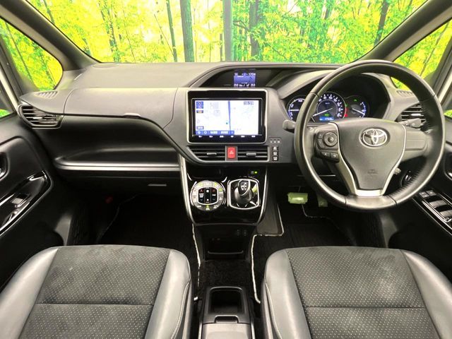 TOYOTA VOXY HYBRID 2020