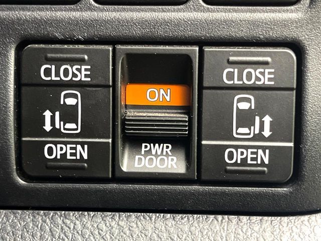 TOYOTA VOXY HYBRID 2020