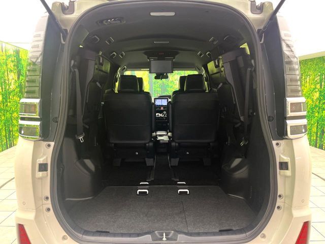 TOYOTA VOXY HYBRID 2020