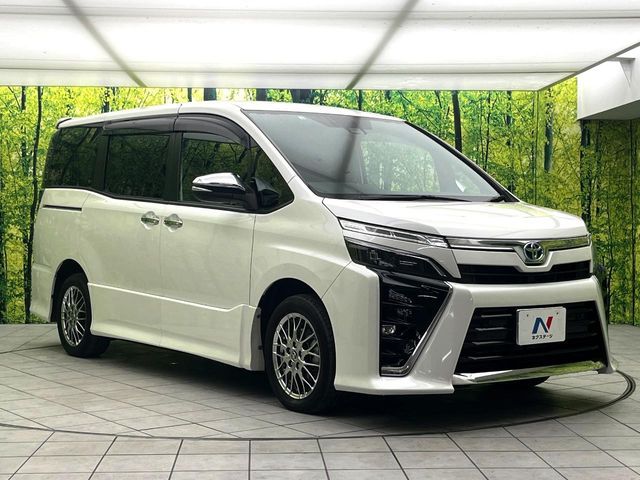 TOYOTA VOXY HYBRID 2020