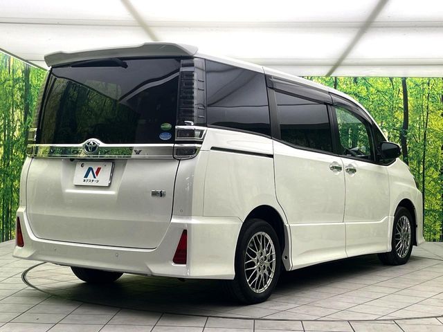 TOYOTA VOXY HYBRID 2020