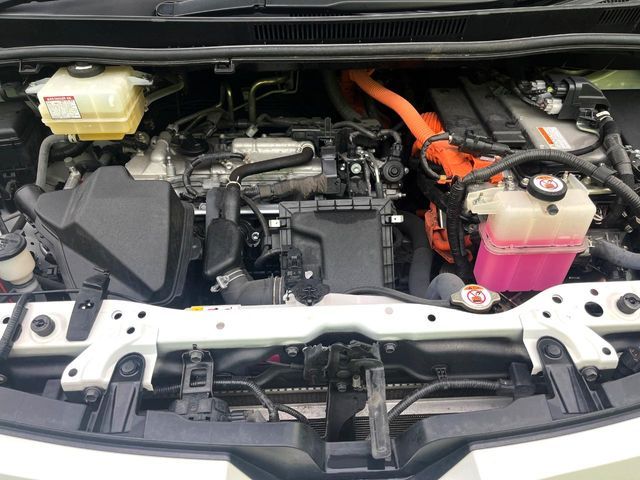 TOYOTA VOXY HYBRID 2020