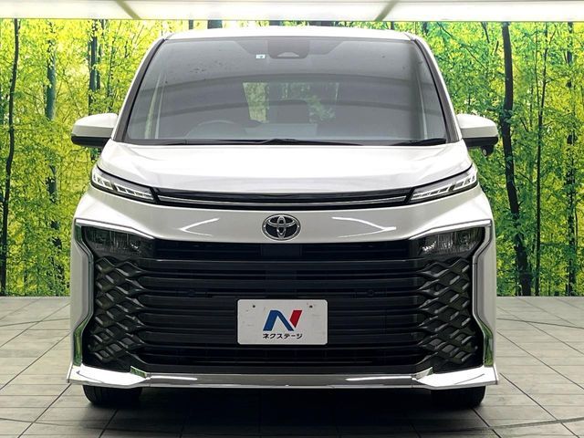 TOYOTA VOXY 2022