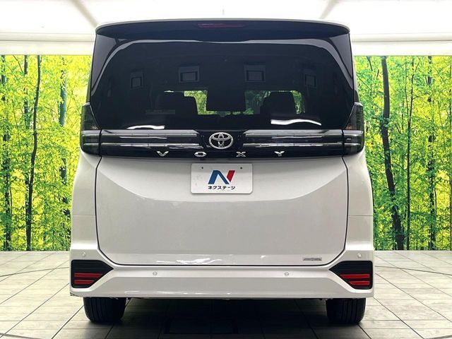 TOYOTA VOXY 2022