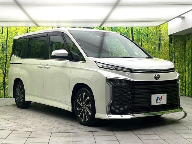 TOYOTA VOXY 2022