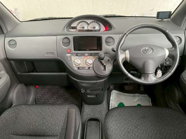 TOYOTA SIENTA 2011