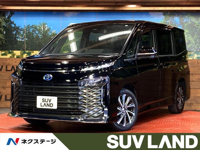 TOYOTA VOXY HYBRID 2022