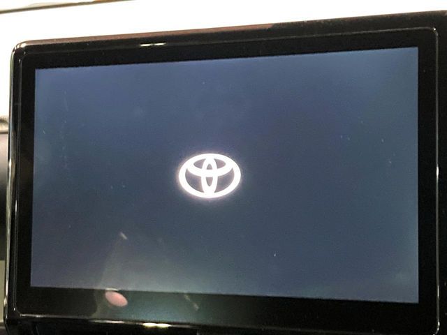 TOYOTA VOXY HYBRID 2022