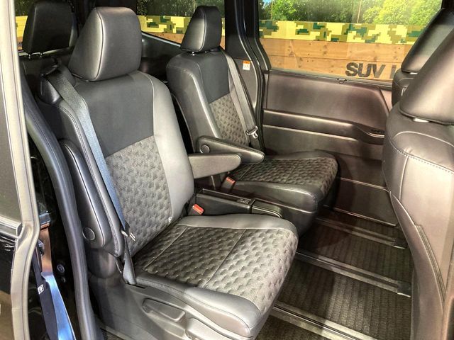 TOYOTA VOXY HYBRID 2022