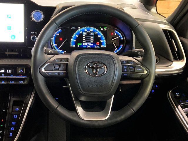 TOYOTA VOXY HYBRID 2022