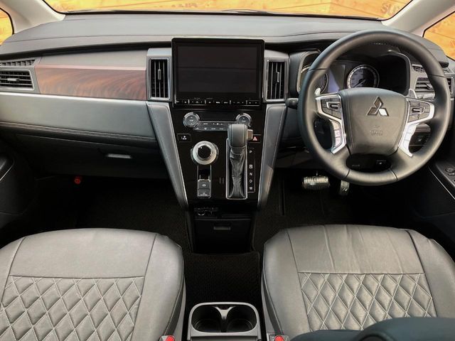 MITSUBISHI DELICA D:5 4WD 2023