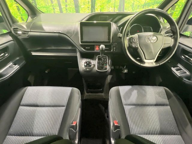 TOYOTA VOXY 4WD 2015