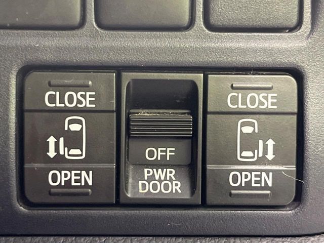 TOYOTA VOXY 4WD 2015