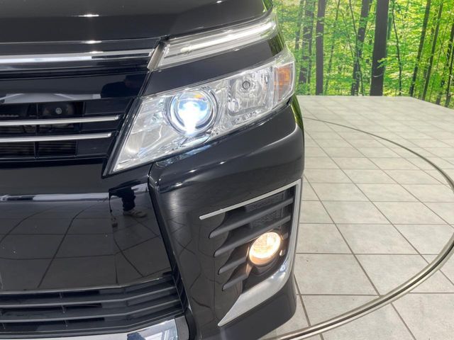 TOYOTA VOXY 4WD 2015