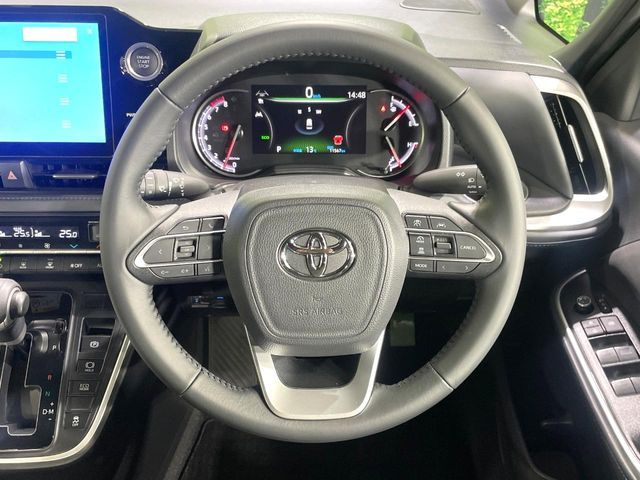 TOYOTA VOXY 2023