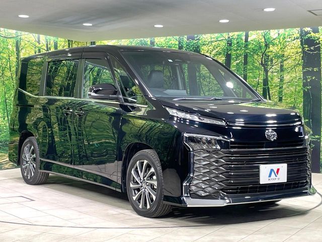 TOYOTA VOXY 2023