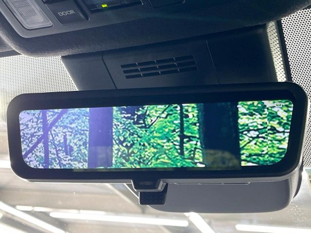 TOYOTA VOXY HYBRID 2022