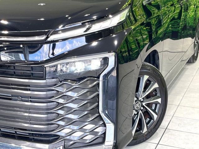 TOYOTA VOXY HYBRID 2022