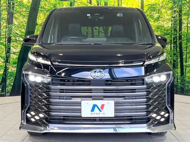 TOYOTA VOXY HYBRID 2022