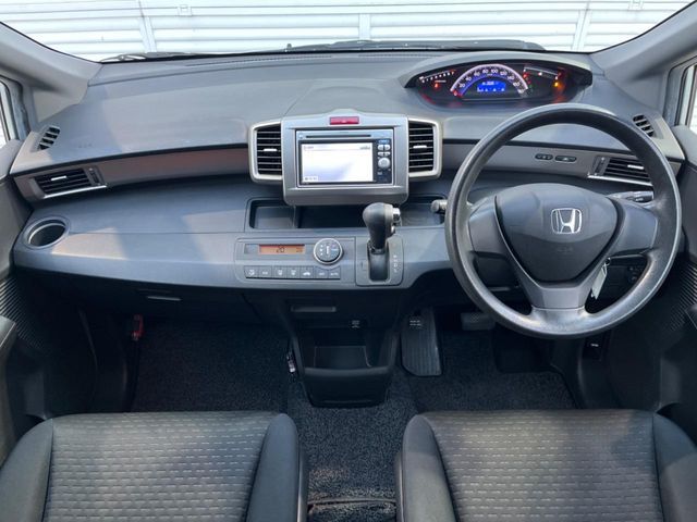 HONDA FREED Spike 2010