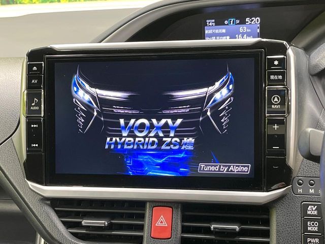 TOYOTA VOXY HYBRID 2018