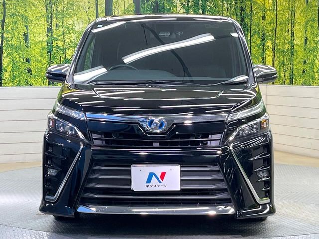 TOYOTA VOXY HYBRID 2018